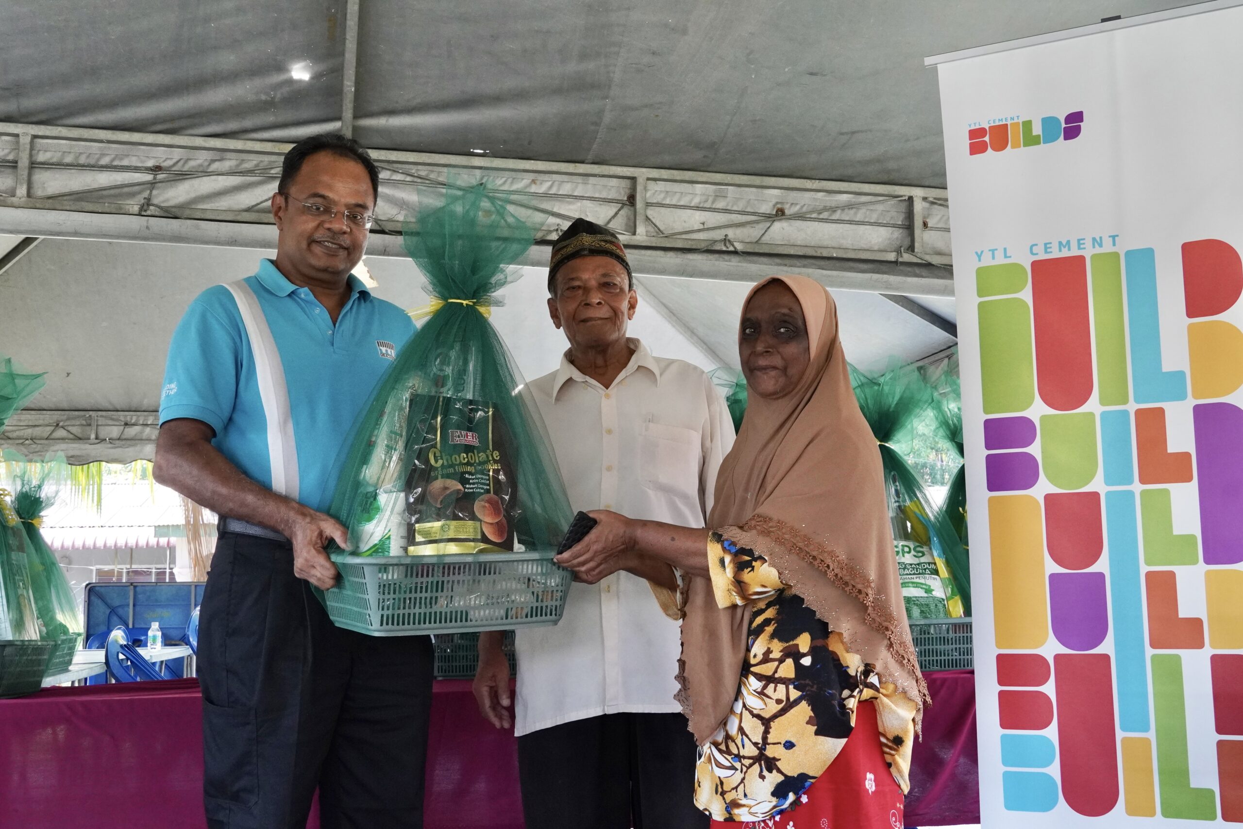 Kanthan Plant Shares Hari Raya Joy with the Community of Taman Dovenby
